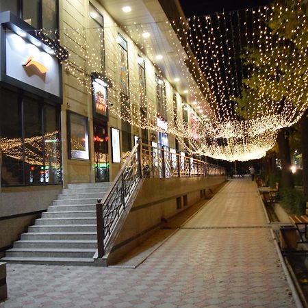 Yellow Apartment In The Center Of بيشكيك المظهر الخارجي الصورة