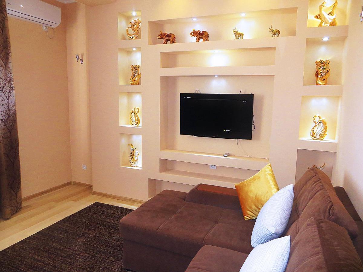 Yellow Apartment In The Center Of بيشكيك المظهر الخارجي الصورة