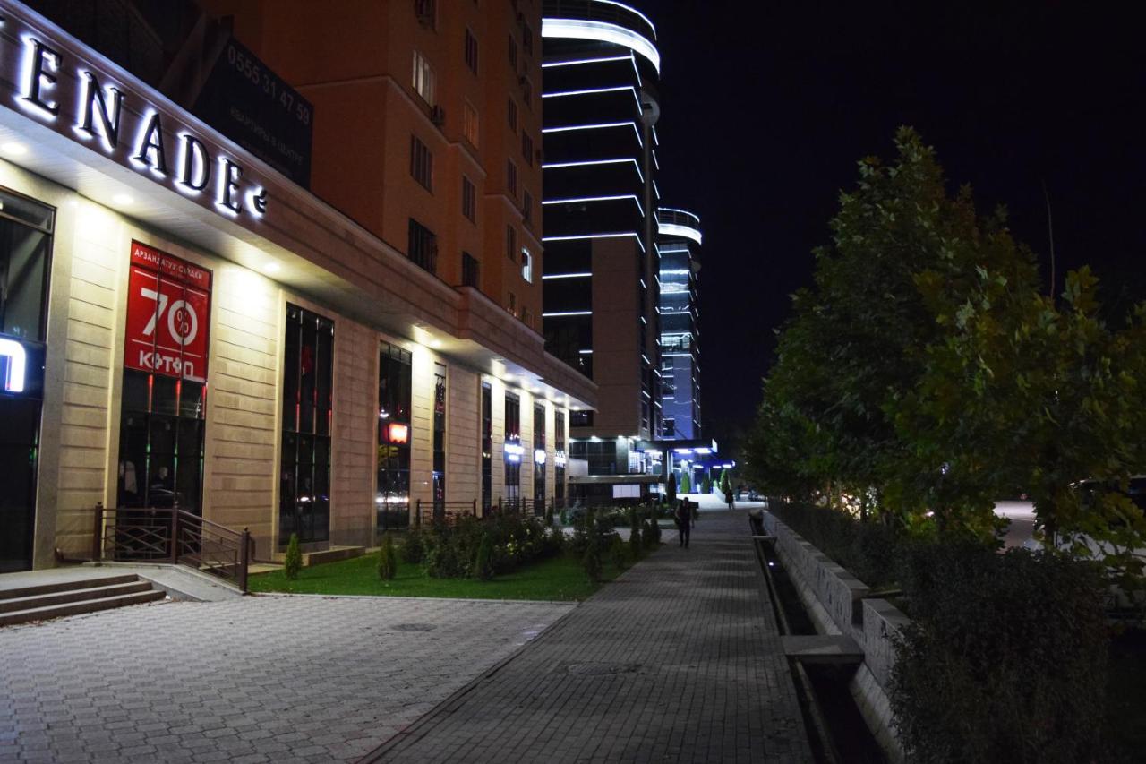 Yellow Apartment In The Center Of بيشكيك المظهر الخارجي الصورة