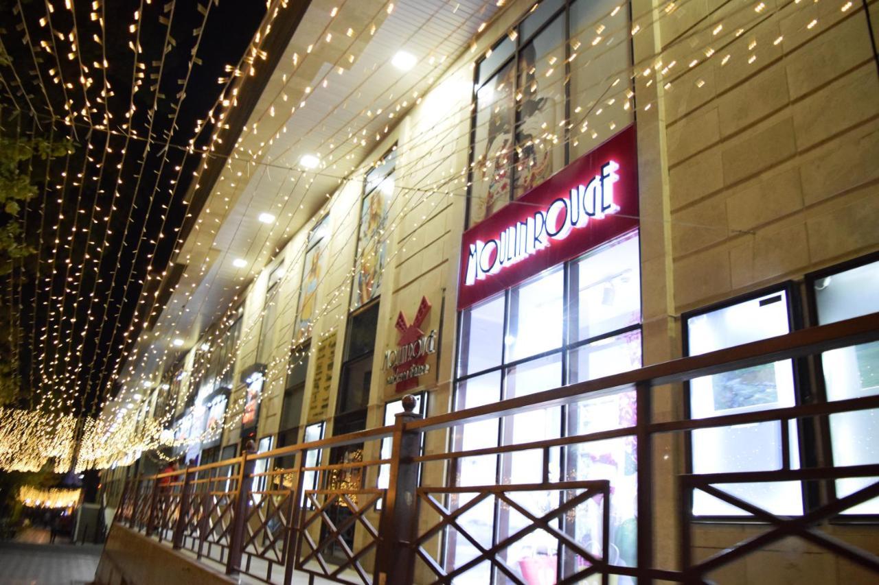 Yellow Apartment In The Center Of بيشكيك المظهر الخارجي الصورة